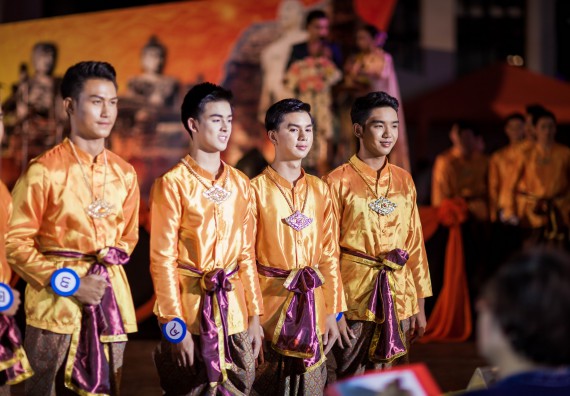 ภาพกิจกรรม สโมสรนักศึกษา เข้าร่วมงานราชภัฏลอยกระทงวิถีไทย ห่มสไบไร้โฟม