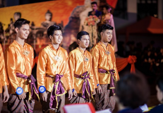 ภาพกิจกรรม สโมสรนักศึกษา เข้าร่วมงานราชภัฏลอยกระทงวิถีไทย ห่มสไบไร้โฟม