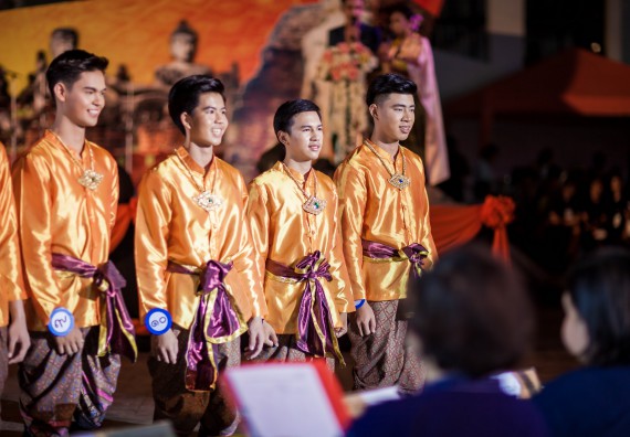 ภาพกิจกรรม สโมสรนักศึกษา เข้าร่วมงานราชภัฏลอยกระทงวิถีไทย ห่มสไบไร้โฟม