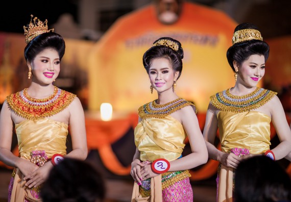 ภาพกิจกรรม สโมสรนักศึกษา เข้าร่วมงานราชภัฏลอยกระทงวิถีไทย ห่มสไบไร้โฟม