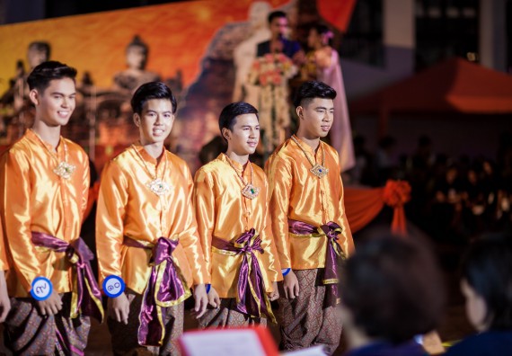 ภาพกิจกรรม สโมสรนักศึกษา เข้าร่วมงานราชภัฏลอยกระทงวิถีไทย ห่มสไบไร้โฟม