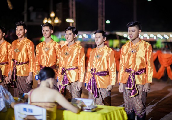 ภาพกิจกรรม สโมสรนักศึกษา เข้าร่วมงานราชภัฏลอยกระทงวิถีไทย ห่มสไบไร้โฟม