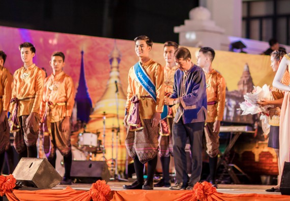 ภาพกิจกรรม สโมสรนักศึกษา เข้าร่วมงานราชภัฏลอยกระทงวิถีไทย ห่มสไบไร้โฟม