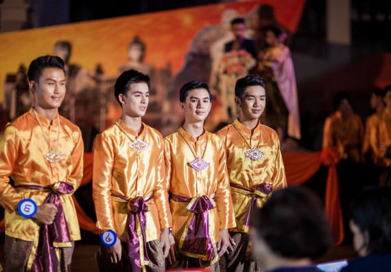 ภาพกิจกรรม สโมสรนักศึกษา เข้าร่วมงานราชภัฏลอยกระทงวิถีไทย ห่มสไบไร้โฟม