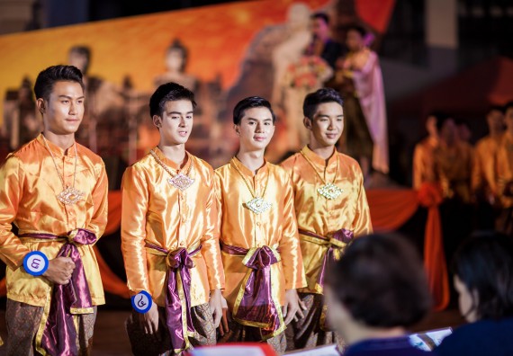 ภาพกิจกรรม สโมสรนักศึกษา เข้าร่วมงานราชภัฏลอยกระทงวิถีไทย ห่มสไบไร้โฟม