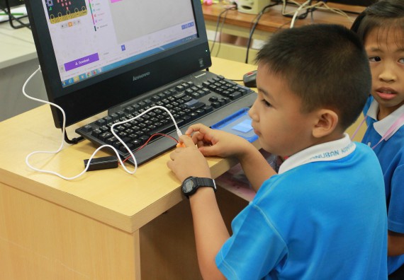 ภาพกิจกรรม คณะวิทยาศาสตร์และเทคโนโลยี จัดกิจกรรมโครงการฝึกทักษะการเรียนรู้ค่ายวิทยาศาสตร์