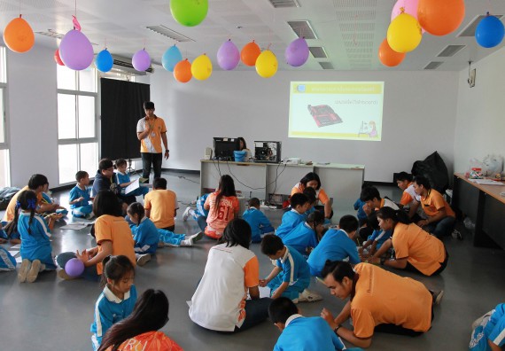 ภาพกิจกรรม คณะวิทยาศาสตร์และเทคโนโลยี จัดกิจกรรมโครงการฝึกทักษะการเรียนรู้ค่ายวิทยาศาสตร์