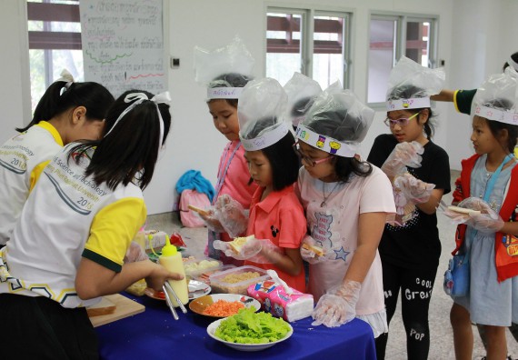 ภาพกิจกรรม คณะวิทยาศาสตร์และเทคโนโลยี จัดกิจกรรมโครงการฝึกทักษะการเรียนรู้ค่ายวิทยาศาสตร์