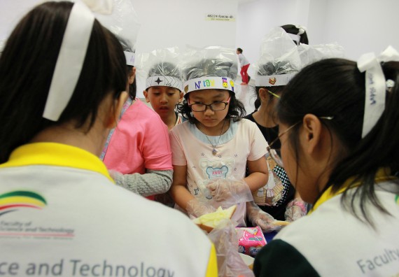 ภาพกิจกรรม คณะวิทยาศาสตร์และเทคโนโลยี จัดกิจกรรมโครงการฝึกทักษะการเรียนรู้ค่ายวิทยาศาสตร์