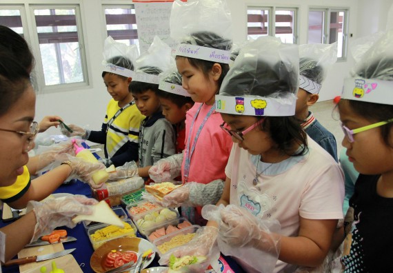 ภาพกิจกรรม คณะวิทยาศาสตร์และเทคโนโลยี จัดกิจกรรมโครงการฝึกทักษะการเรียนรู้ค่ายวิทยาศาสตร์