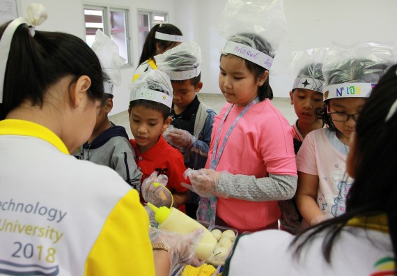 ภาพกิจกรรม คณะวิทยาศาสตร์และเทคโนโลยี จัดกิจกรรมโครงการฝึกทักษะการเรียนรู้ค่ายวิทยาศาสตร์