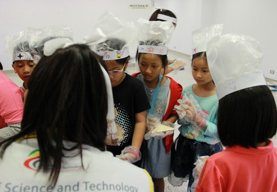 ภาพกิจกรรม คณะวิทยาศาสตร์และเทคโนโลยี จัดกิจกรรมโครงการฝึกทักษะการเรียนรู้ค่ายวิทยาศาสตร์