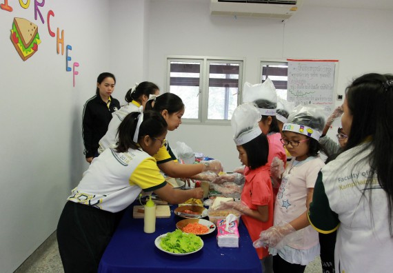 ภาพกิจกรรม คณะวิทยาศาสตร์และเทคโนโลยี จัดกิจกรรมโครงการฝึกทักษะการเรียนรู้ค่ายวิทยาศาสตร์