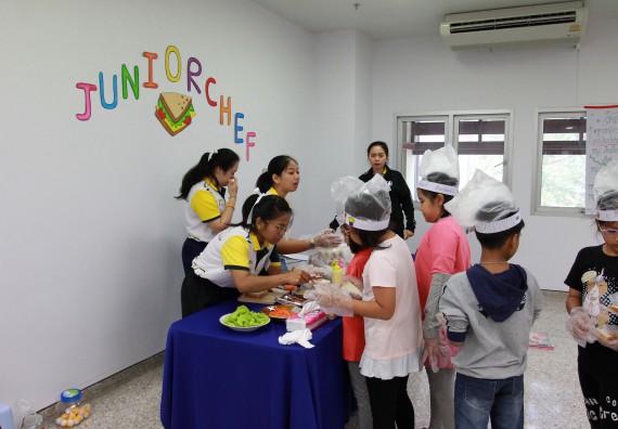 ภาพกิจกรรม คณะวิทยาศาสตร์และเทคโนโลยี จัดกิจกรรมโครงการฝึกทักษะการเรียนรู้ค่ายวิทยาศาสตร์