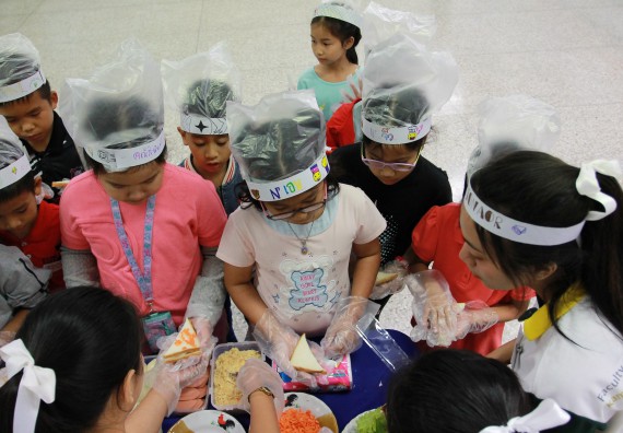 ภาพกิจกรรม คณะวิทยาศาสตร์และเทคโนโลยี จัดกิจกรรมโครงการฝึกทักษะการเรียนรู้ค่ายวิทยาศาสตร์