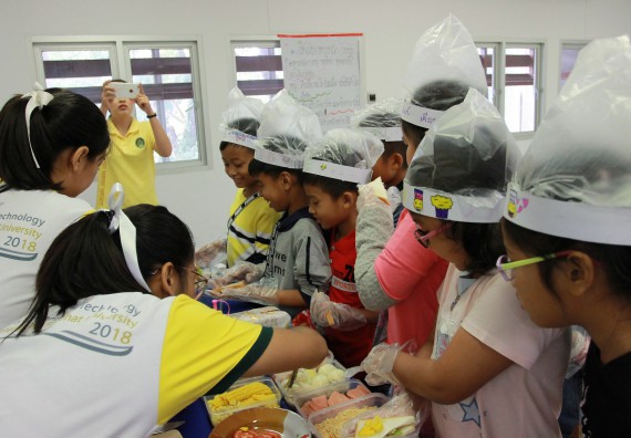 ภาพกิจกรรม คณะวิทยาศาสตร์และเทคโนโลยี จัดกิจกรรมโครงการฝึกทักษะการเรียนรู้ค่ายวิทยาศาสตร์