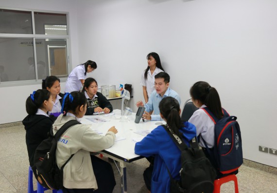 ภาพกิจกรรม โปรแกรมวิชาวิทยาศาสตร์และเทคโนโลยีการอาหาร จัดอบรมเชิงปฏิบัติการ เรื่อง อาหารปลอดภัยในโรงเรียน