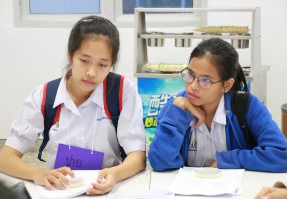 ภาพกิจกรรม โปรแกรมวิชาวิทยาศาสตร์และเทคโนโลยีการอาหาร จัดอบรมเชิงปฏิบัติการ เรื่อง อาหารปลอดภัยในโรงเรียน