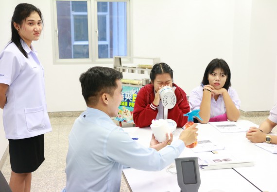 ภาพกิจกรรม โปรแกรมวิชาวิทยาศาสตร์และเทคโนโลยีการอาหาร จัดอบรมเชิงปฏิบัติการ เรื่อง อาหารปลอดภัยในโรงเรียน