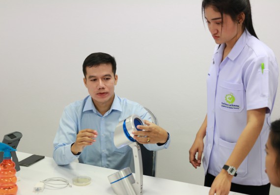 ภาพกิจกรรม โปรแกรมวิชาวิทยาศาสตร์และเทคโนโลยีการอาหาร จัดอบรมเชิงปฏิบัติการ เรื่อง อาหารปลอดภัยในโรงเรียน