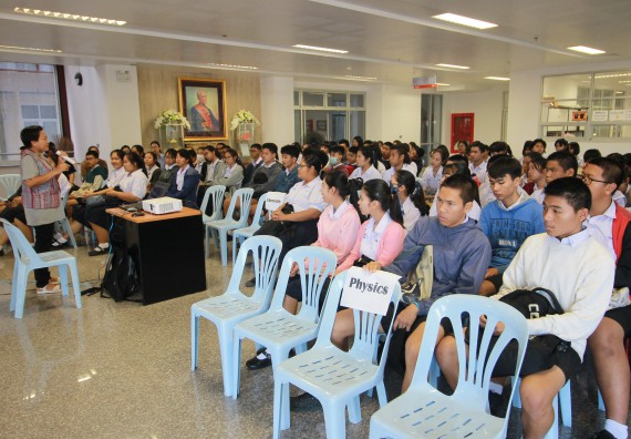 ภาพกิจกรรม คณะวิทยาศาสตร์และเทคโนโลยี จัดค่ายวิทยาศาสตร์โรงเรียนตากพิทยาคม