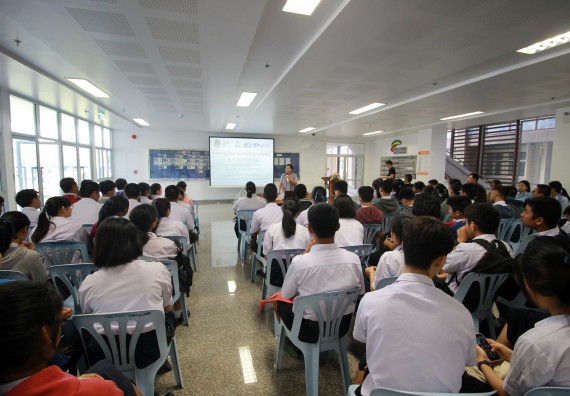 ภาพกิจกรรม คณะวิทยาศาสตร์และเทคโนโลยี จัดค่ายวิทยาศาสตร์โรงเรียนตากพิทยาคม
