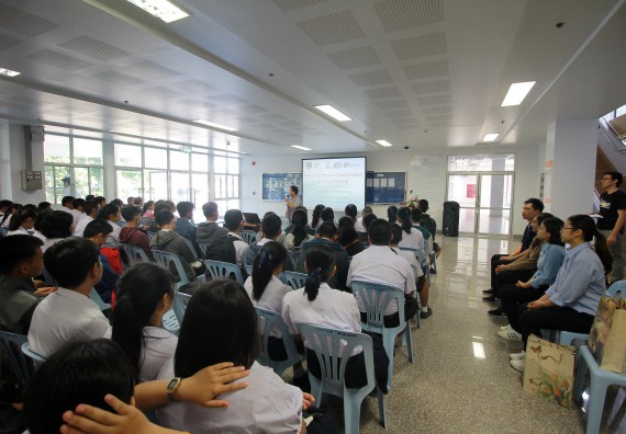 ภาพกิจกรรม คณะวิทยาศาสตร์และเทคโนโลยี จัดค่ายวิทยาศาสตร์โรงเรียนตากพิทยาคม