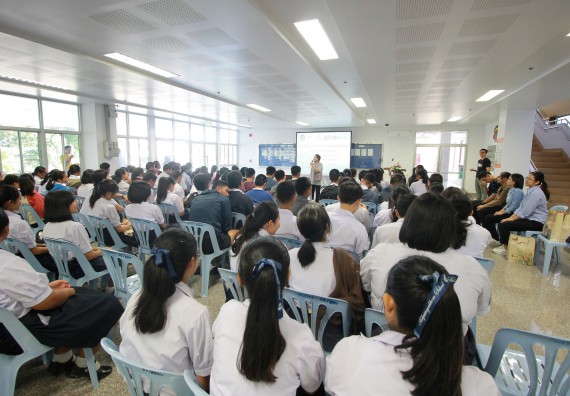 ภาพกิจกรรม คณะวิทยาศาสตร์และเทคโนโลยี จัดค่ายวิทยาศาสตร์โรงเรียนตากพิทยาคม