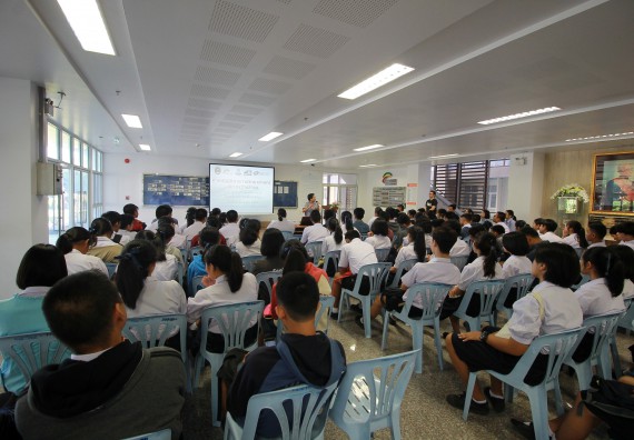 ภาพกิจกรรม คณะวิทยาศาสตร์และเทคโนโลยี จัดค่ายวิทยาศาสตร์โรงเรียนตากพิทยาคม