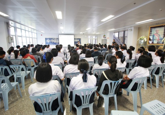 ภาพกิจกรรม คณะวิทยาศาสตร์และเทคโนโลยี จัดค่ายวิทยาศาสตร์โรงเรียนตากพิทยาคม