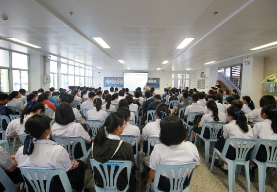 ภาพกิจกรรม คณะวิทยาศาสตร์และเทคโนโลยี จัดค่ายวิทยาศาสตร์โรงเรียนตากพิทยาคม