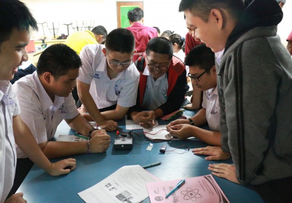 ภาพกิจกรรม คณะวิทยาศาสตร์และเทคโนโลยี จัดค่ายวิทยาศาสตร์โรงเรียนตากพิทยาคม