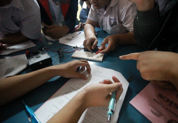 ภาพกิจกรรม คณะวิทยาศาสตร์และเทคโนโลยี จัดค่ายวิทยาศาสตร์โรงเรียนตากพิทยาคม