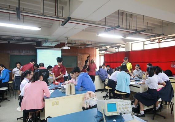 ภาพกิจกรรม คณะวิทยาศาสตร์และเทคโนโลยี จัดค่ายวิทยาศาสตร์โรงเรียนตากพิทยาคม