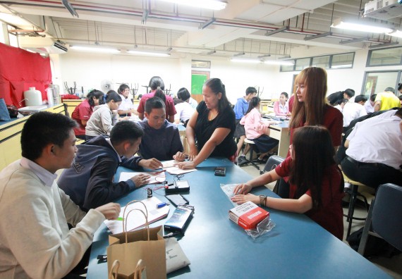 ภาพกิจกรรม คณะวิทยาศาสตร์และเทคโนโลยี จัดค่ายวิทยาศาสตร์โรงเรียนตากพิทยาคม