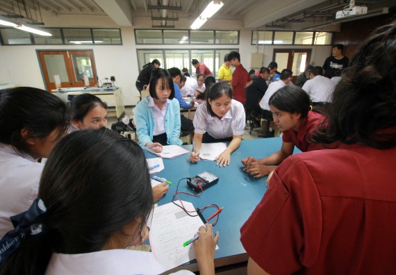 ภาพกิจกรรม คณะวิทยาศาสตร์และเทคโนโลยี จัดค่ายวิทยาศาสตร์โรงเรียนตากพิทยาคม