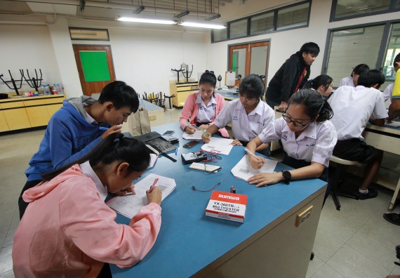 ภาพกิจกรรม คณะวิทยาศาสตร์และเทคโนโลยี จัดค่ายวิทยาศาสตร์โรงเรียนตากพิทยาคม
