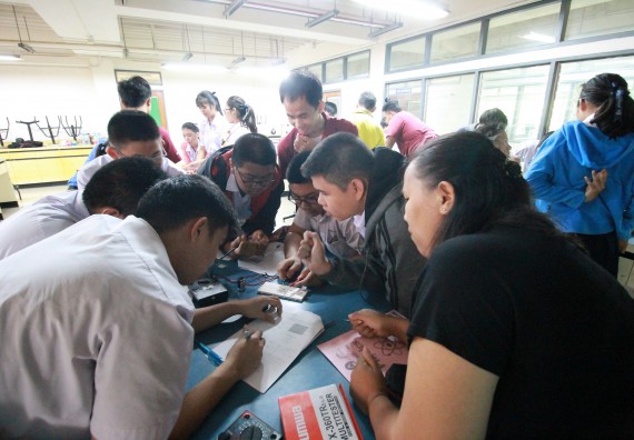ภาพกิจกรรม คณะวิทยาศาสตร์และเทคโนโลยี จัดค่ายวิทยาศาสตร์โรงเรียนตากพิทยาคม