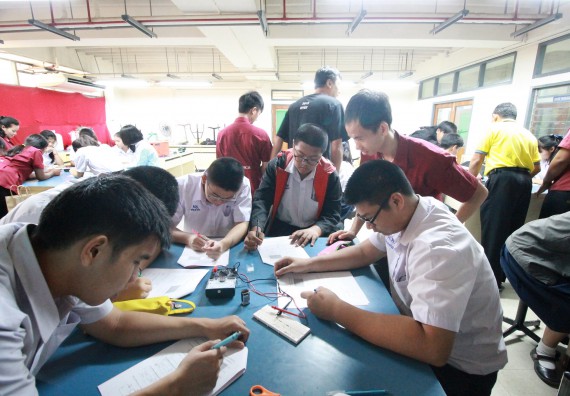 ภาพกิจกรรม คณะวิทยาศาสตร์และเทคโนโลยี จัดค่ายวิทยาศาสตร์โรงเรียนตากพิทยาคม