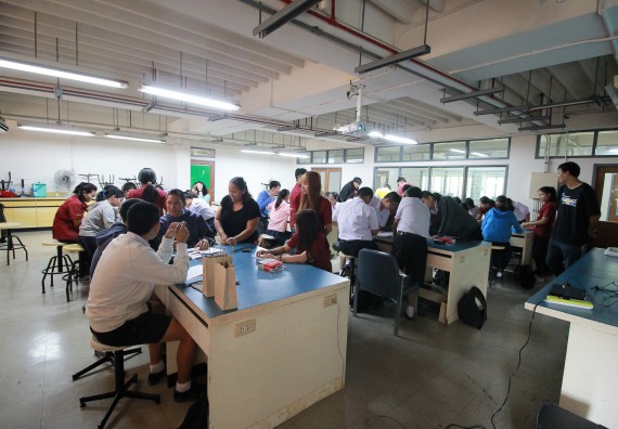 ภาพกิจกรรม คณะวิทยาศาสตร์และเทคโนโลยี จัดค่ายวิทยาศาสตร์โรงเรียนตากพิทยาคม