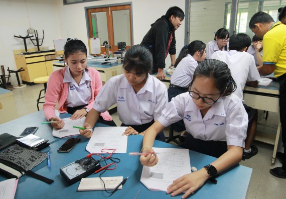 ภาพกิจกรรม คณะวิทยาศาสตร์และเทคโนโลยี จัดค่ายวิทยาศาสตร์โรงเรียนตากพิทยาคม