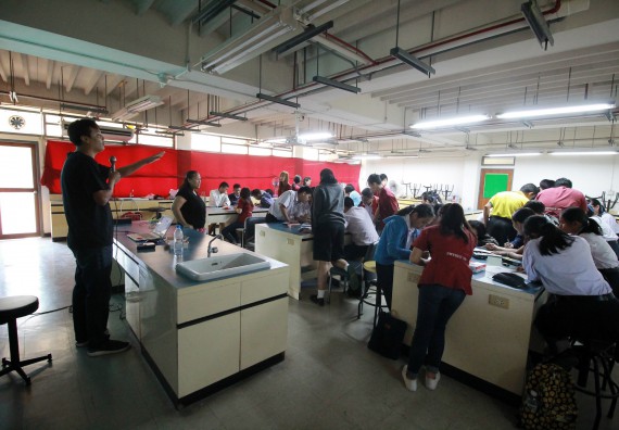 ภาพกิจกรรม คณะวิทยาศาสตร์และเทคโนโลยี จัดค่ายวิทยาศาสตร์โรงเรียนตากพิทยาคม