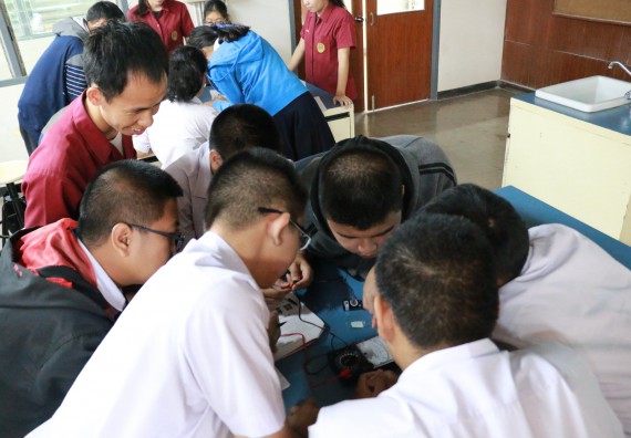 ภาพกิจกรรม คณะวิทยาศาสตร์และเทคโนโลยี จัดค่ายวิทยาศาสตร์โรงเรียนตากพิทยาคม