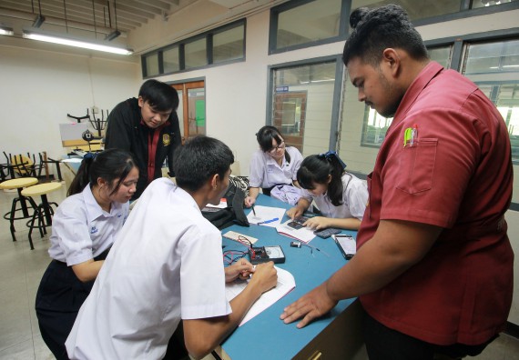 ภาพกิจกรรม คณะวิทยาศาสตร์และเทคโนโลยี จัดค่ายวิทยาศาสตร์โรงเรียนตากพิทยาคม
