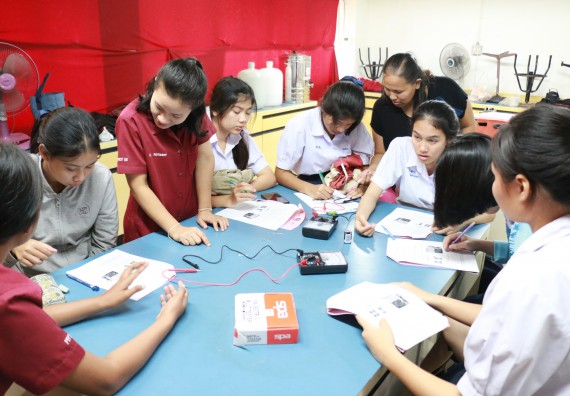 ภาพกิจกรรม คณะวิทยาศาสตร์และเทคโนโลยี จัดค่ายวิทยาศาสตร์โรงเรียนตากพิทยาคม