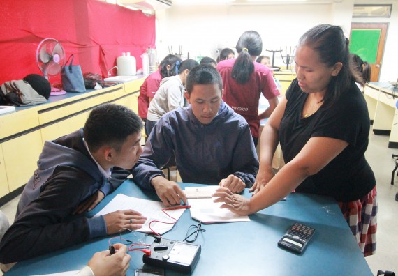 ภาพกิจกรรม คณะวิทยาศาสตร์และเทคโนโลยี จัดค่ายวิทยาศาสตร์โรงเรียนตากพิทยาคม