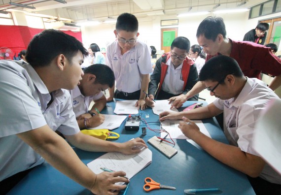 ภาพกิจกรรม คณะวิทยาศาสตร์และเทคโนโลยี จัดค่ายวิทยาศาสตร์โรงเรียนตากพิทยาคม
