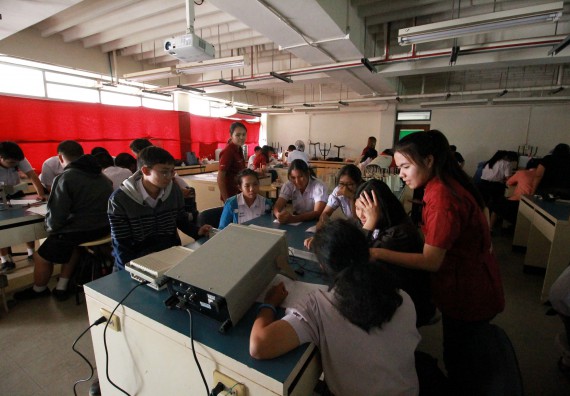 ภาพกิจกรรม คณะวิทยาศาสตร์และเทคโนโลยี จัดค่ายวิทยาศาสตร์โรงเรียนตากพิทยาคม