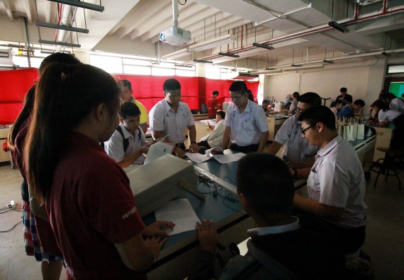 ภาพกิจกรรม คณะวิทยาศาสตร์และเทคโนโลยี จัดค่ายวิทยาศาสตร์โรงเรียนตากพิทยาคม