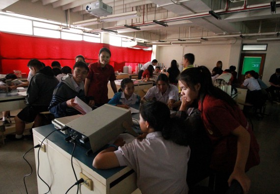 ภาพกิจกรรม คณะวิทยาศาสตร์และเทคโนโลยี จัดค่ายวิทยาศาสตร์โรงเรียนตากพิทยาคม